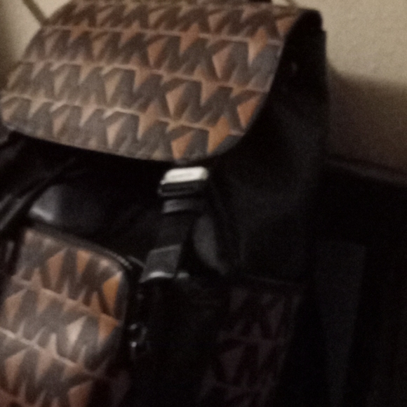 Michael kors unisex back pack - Picture 3 of 4